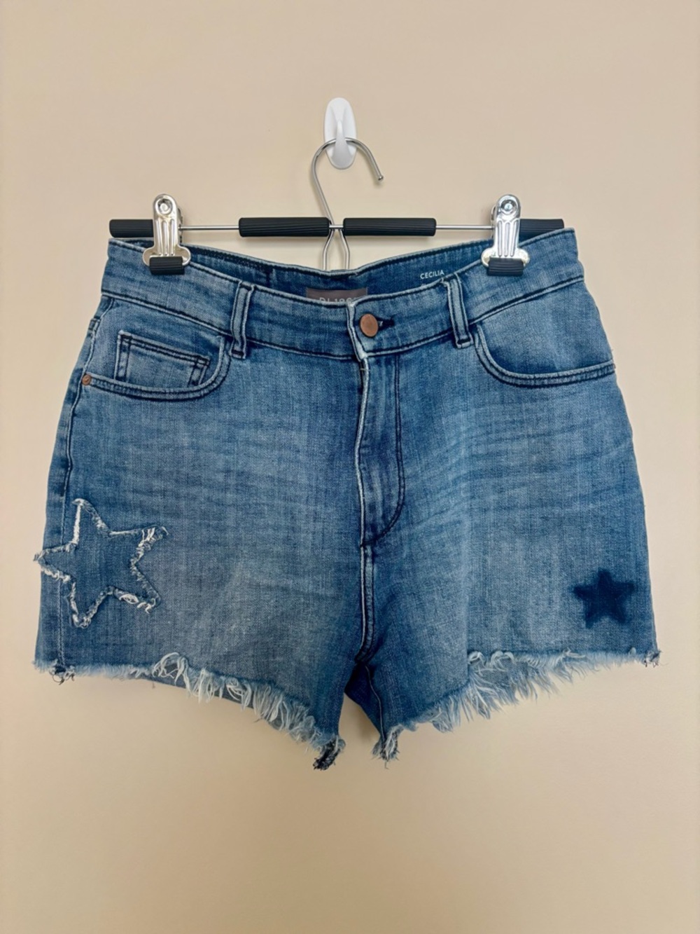 DL1961 Cecilia Star Patch Blue Denim Americana Stretch Frayed Jean Shorts sz 28